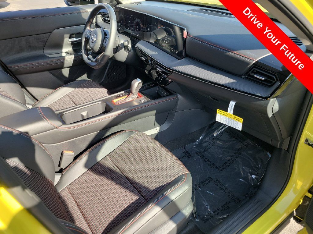 Used 2025 Nissan Kicks SR AWD/4WD image 19