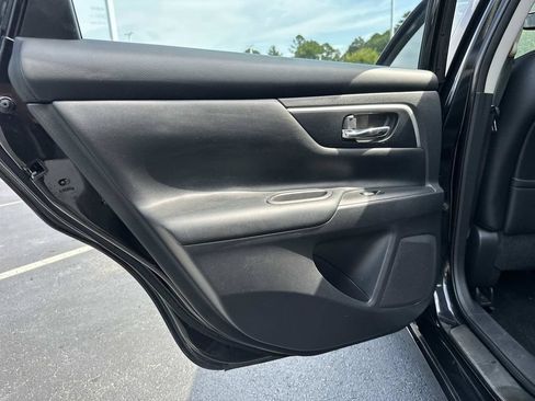 Used 2017 Nissan Altima 2.5 SL w/ Moonroof Package FWD image 12