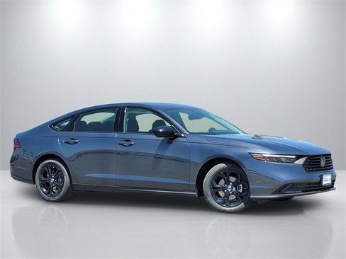 Used 2025 Honda Accord SE image 1