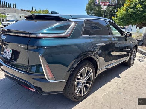 Used 2024 Cadillac Lyriq Luxury AWD/4WD image 3