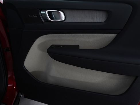 Used 2023 Volvo XC40 B5 Ultimate w/ Protection Package Premier image 11