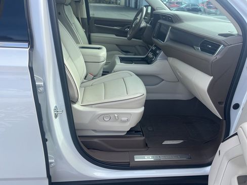 Used 2023 GMC Yukon Denali image 5