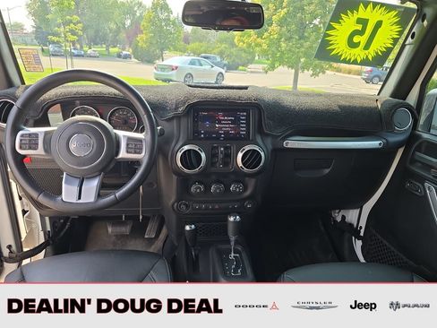 Used 2015 Jeep Wrangler Unlimited Rubicon AWD/4WD image 13