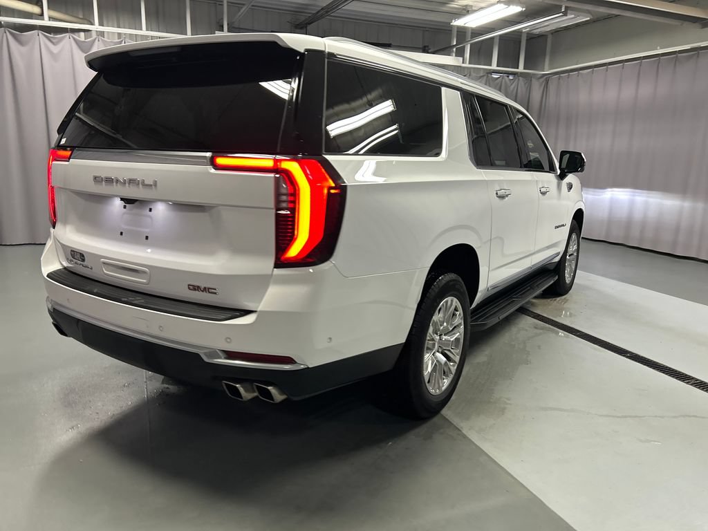 Used 2025 GMC Yukon XL Denali AWD/4WD image 7