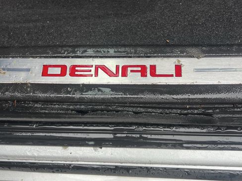 Used 2012 GMC Acadia Denali image 17