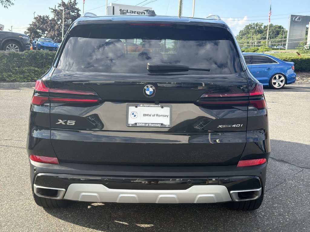 Used 2024 BMW X5 xDrive40i w/ Parking Assistance Package AWD/4WD image 13