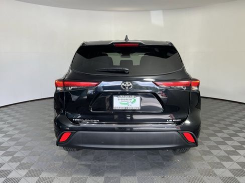 Used 2024 Toyota Highlander LE image 6