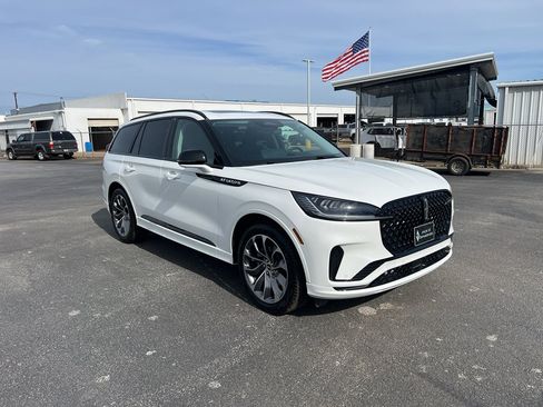 New 2026 Lincoln Aviator 2WD w/ Jet Appearance Package image 1