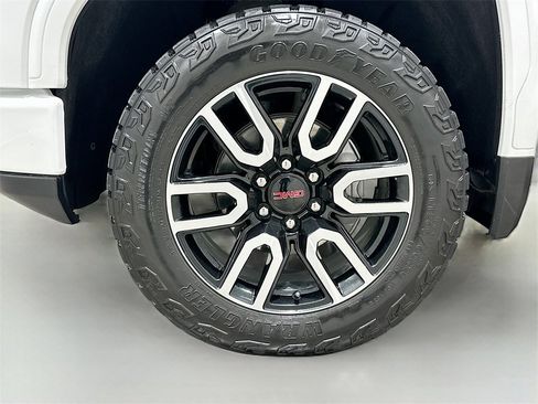 Used 2024 GMC Sierra 1500 AT4 w/ Technology Package image 33