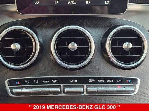 Used 2019 Mercedes-Benz GLC 300 4MATIC image 25