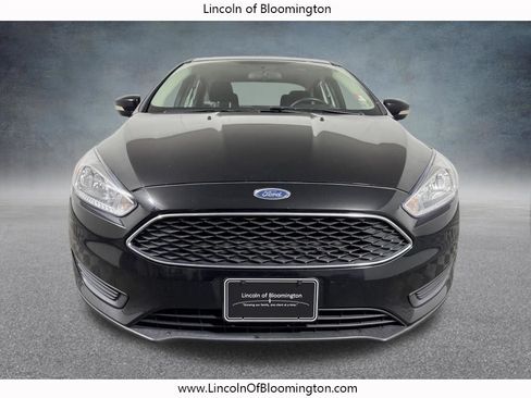 Used 2018 Ford Focus SE w/ Cold Weather Package FWD image 10