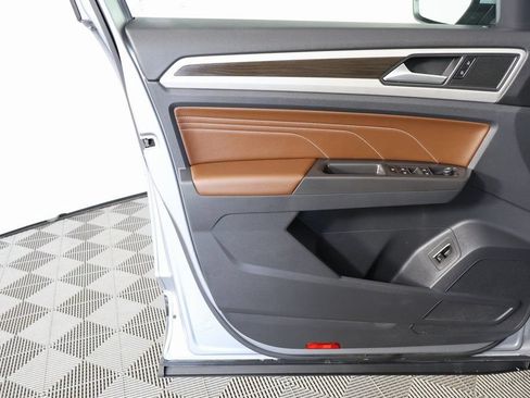 Used 2022 Volkswagen Atlas SE w/ Panoramic Sunroof Package FWD image 13