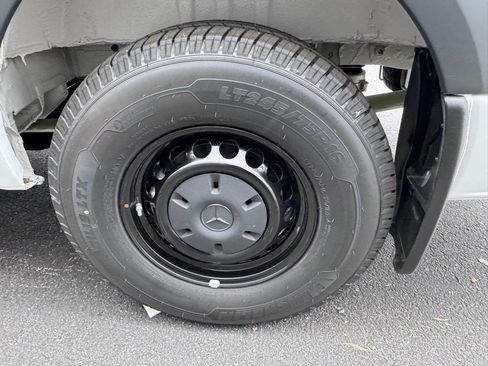 Used 2024 Mercedes-Benz eSprinter 170 Cargo image 17