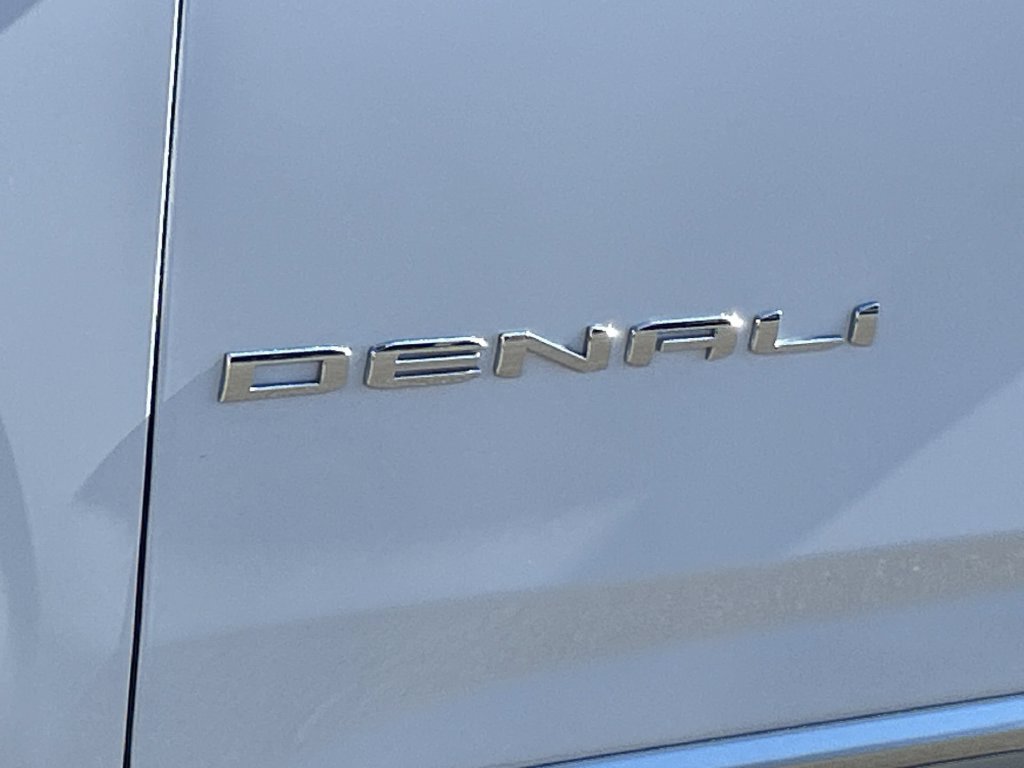 Used 2026 GMC Yukon Denali w/ LPO, Floor Liner Package AWD/4WD image 32