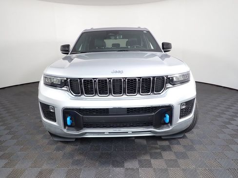 Used 2022 Jeep Grand Cherokee Overland w/ Luxury Tech Group IV AWD/4WD image 10