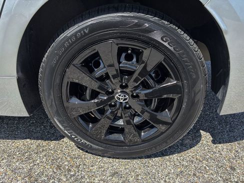 Used 2025 Toyota Corolla LE FWD image 42