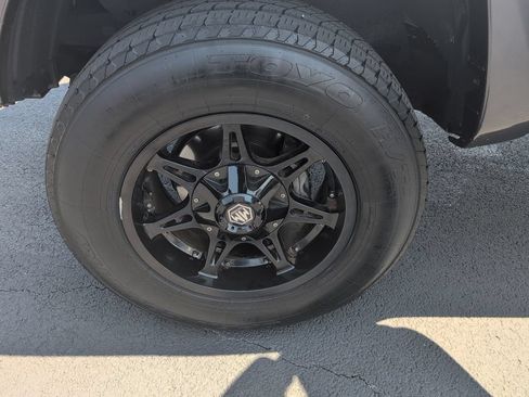 Used 2014 Toyota Tacoma PreRunner w/ SR5 Package RWD image 42