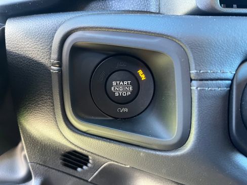 Used 2025 Jeep Wrangler Unlimited Rubicon w/ Technology Group image 30