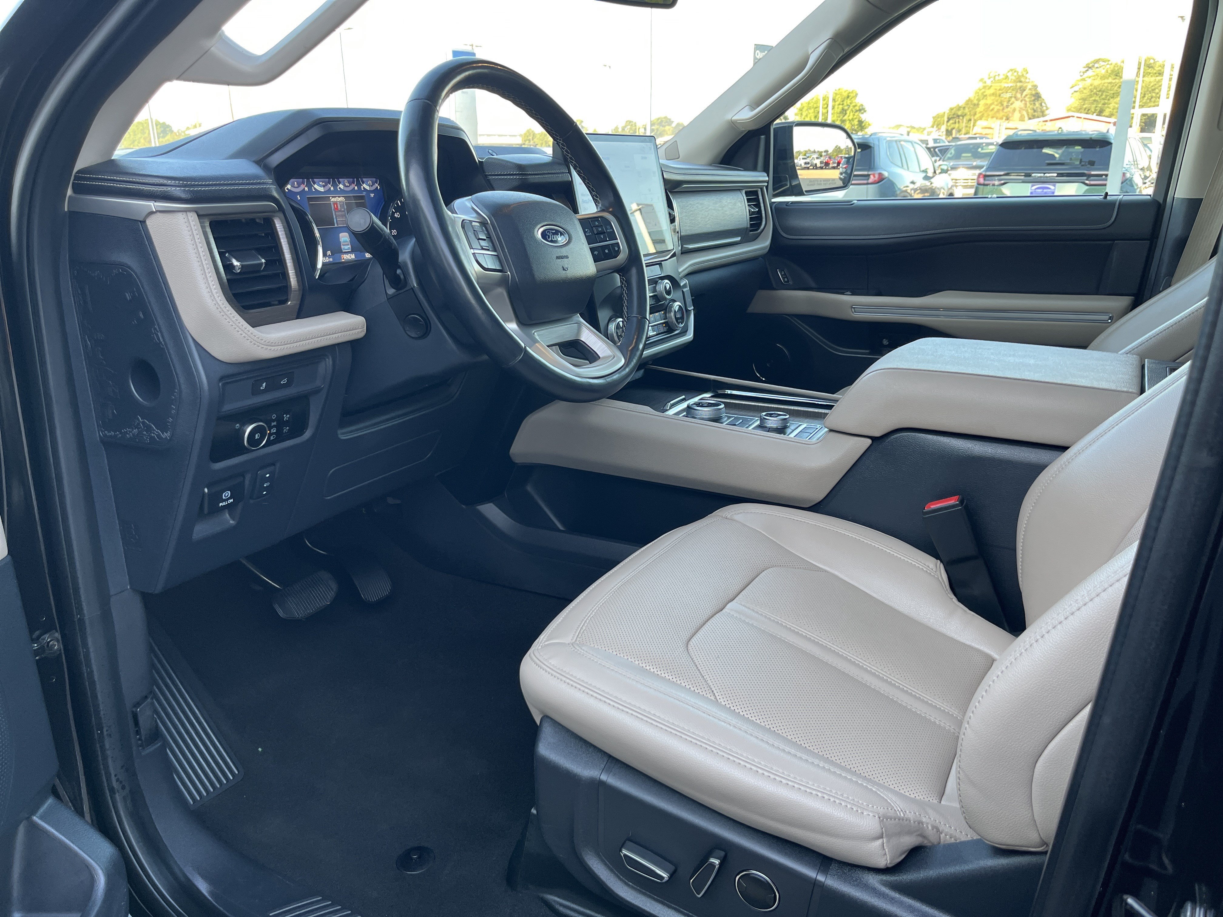 Used 2024 Ford Expedition Limited AWD/4WD image 8