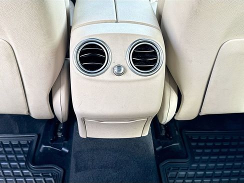 Used 2018 Mercedes-Benz GLC 300 GLC 300 w/ Multimedia Package image 27