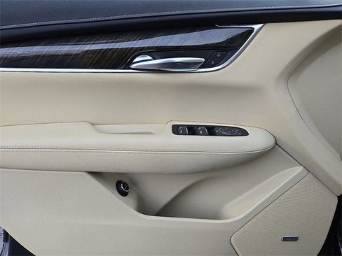 Used 2019 Cadillac XT5 AWD image 12