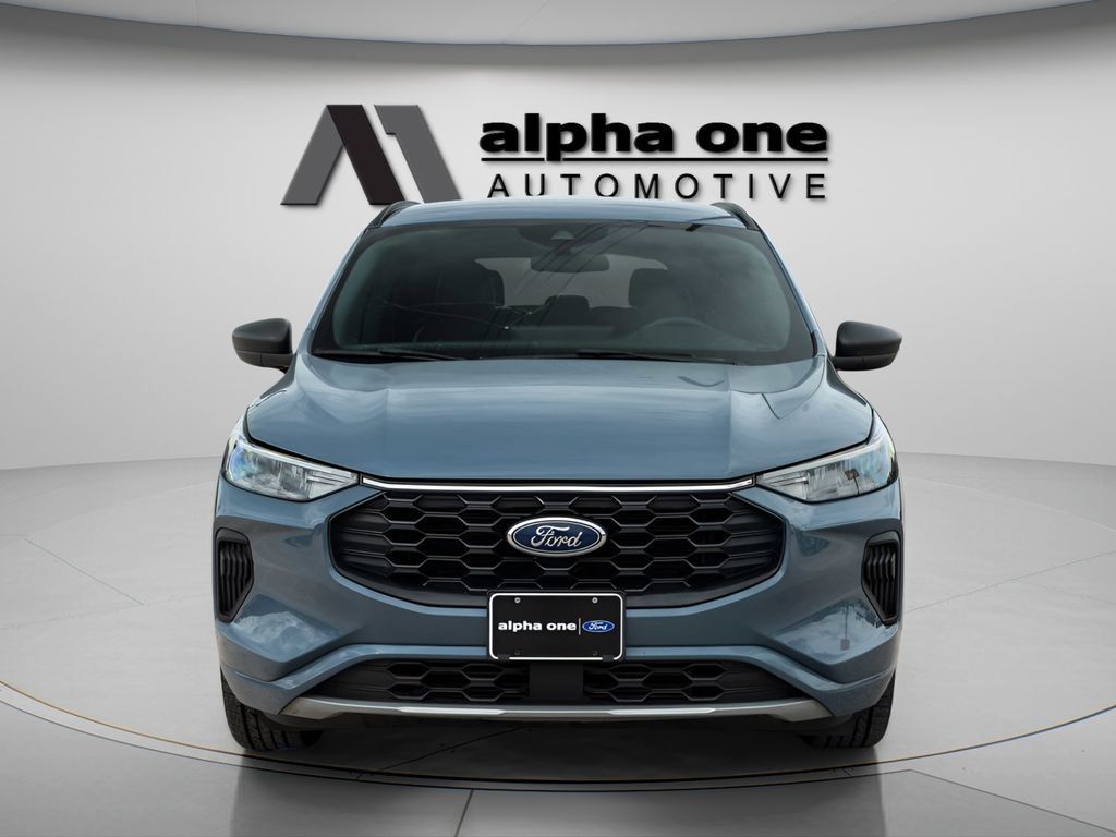 Used 2024 Ford Escape ST-Line w/ Tech Pack #1 FWD image 2