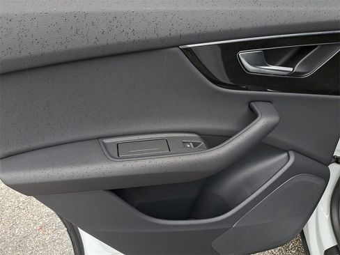 Used 2025 Audi Q8 Premium w/ Convenience Package image 29