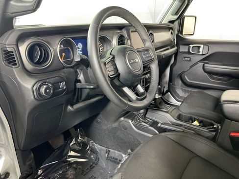 Used 2023 Jeep Wrangler Sport AWD/4WD image 9