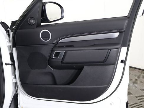 Used 2023 Land Rover Discovery S R-Dynamic image 30