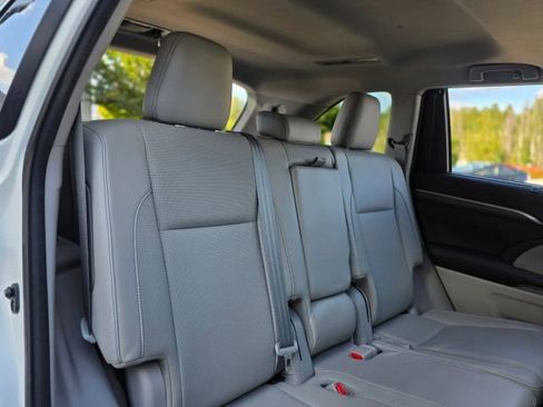 Used 2018 Toyota Highlander Limited image 34