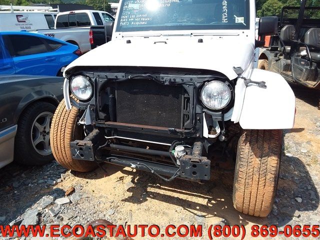Used 2012 Jeep Wrangler Unlimited Sahara w/ Dual Top Group AWD/4WD image 18