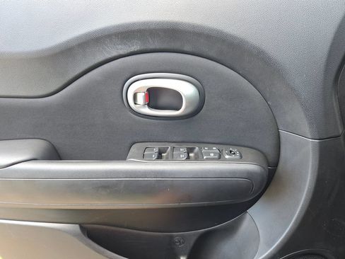 Used 2014 Kia Soul FWD image 18