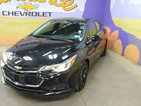Used 2017 Chevrolet Cruze LT w/ LT True North Edition FWD image 4