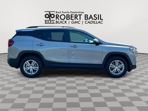 Used 2024 GMC Terrain SLE w/ Driver Convenience Package AWD/4WD image 9