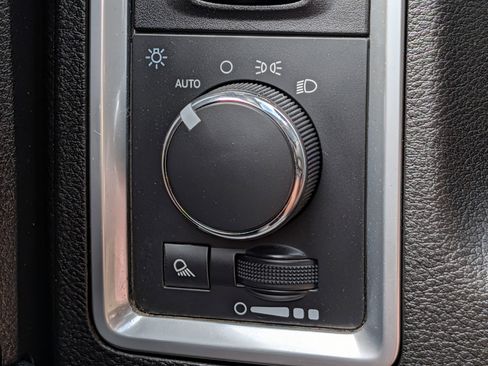 Used 2024 RAM 1500 Classic SLT AWD/4WD image 15