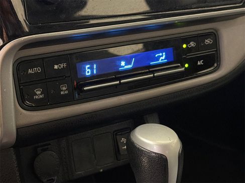 Used 2018 Toyota Corolla LE image 24