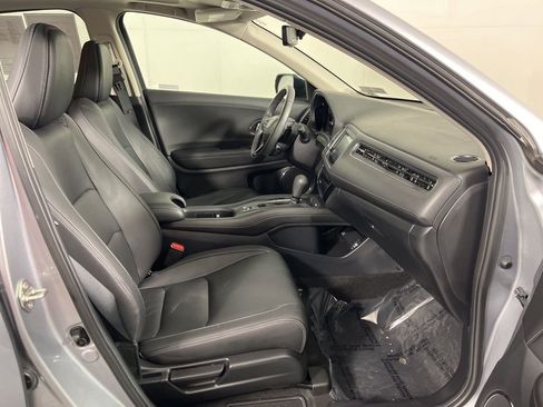 Used 2020 Honda HR-V Touring image 7