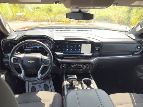 Used 2024 Chevrolet Silverado 1500 LT AWD/4WD image 10