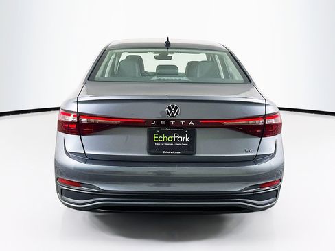 Used 2025 Volkswagen Jetta SE image 7