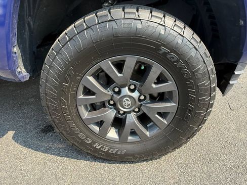 Used 2023 Toyota Tacoma SR5 AWD/4WD image 39