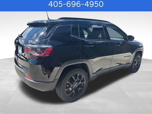 Used 2026 Jeep Compass Latitude AWD/4WD image 6