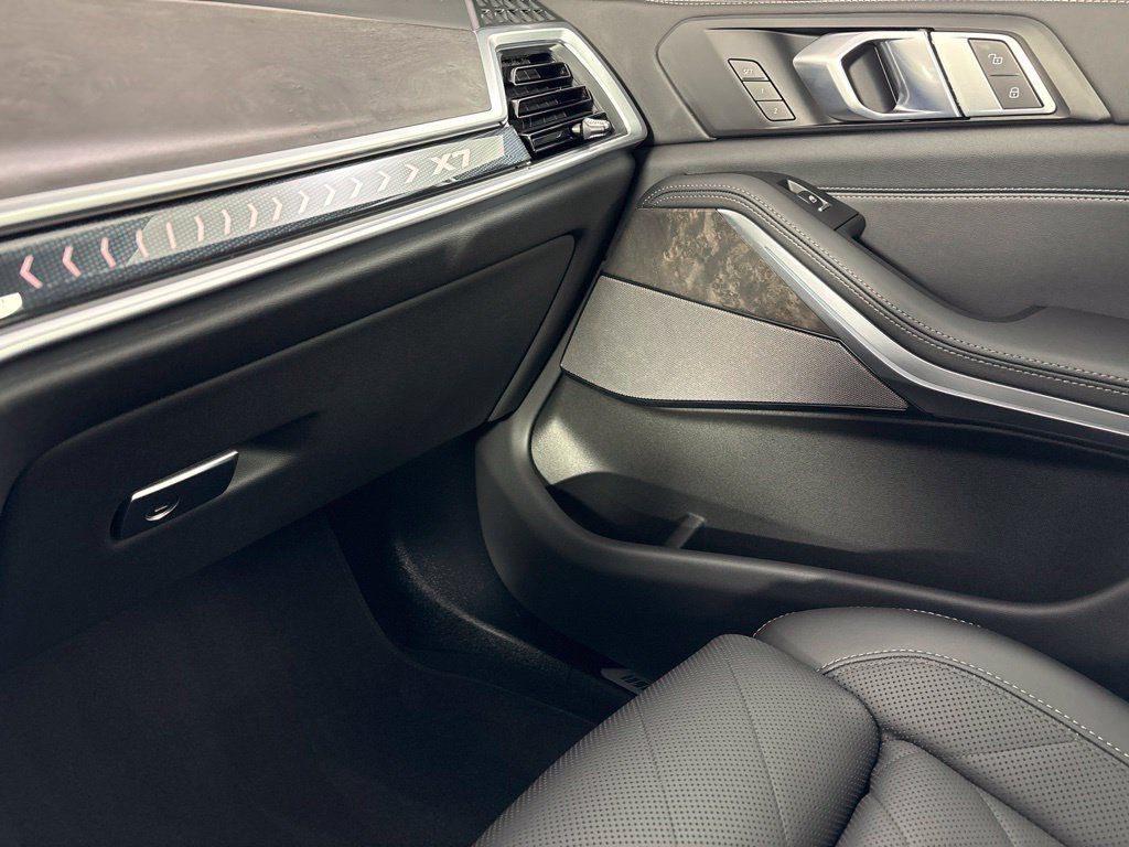 Used 2026 BMW X7 xDrive40i AWD/4WD image 16