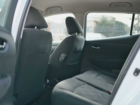 Used 2015 Nissan Leaf SV w/ LED & Quick Charge Package image 13