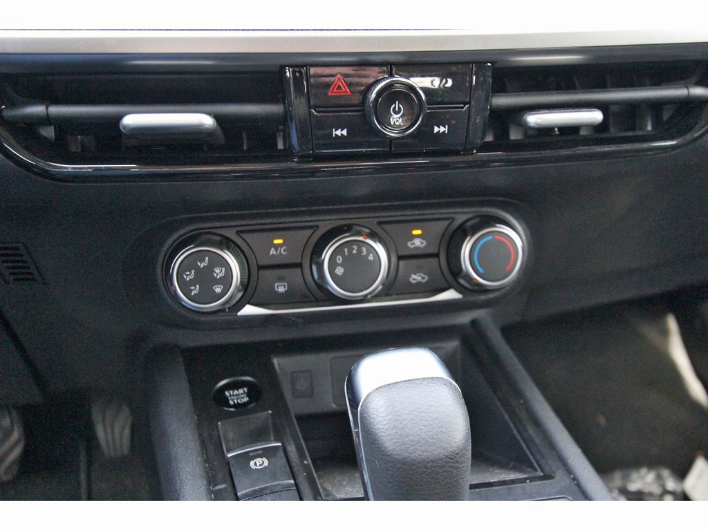 Used 2025 Nissan Kicks SV FWD image 15