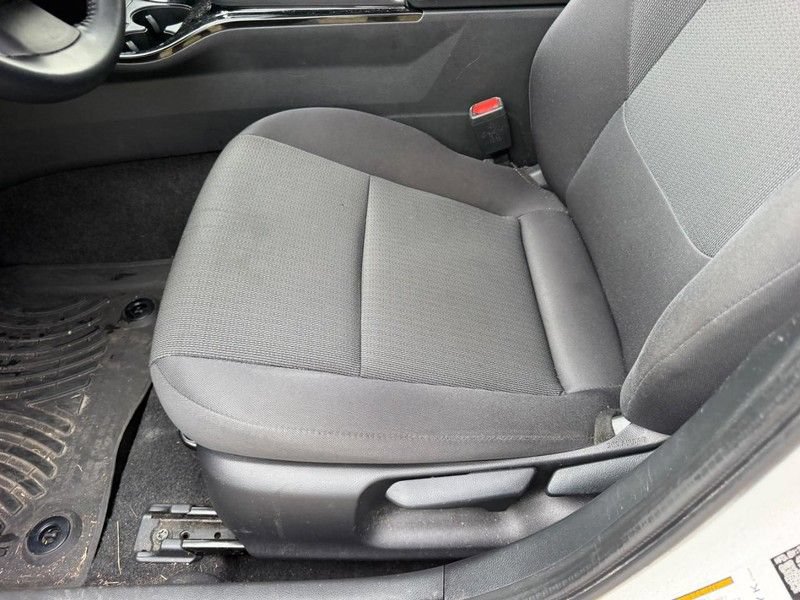 Used 2025 Toyota Prius LE FWD image 17