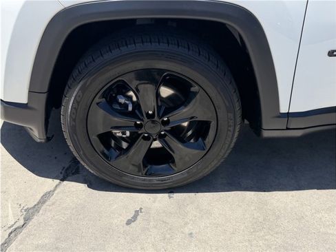 Used 2019 Jeep Compass Latitude FWD image 12