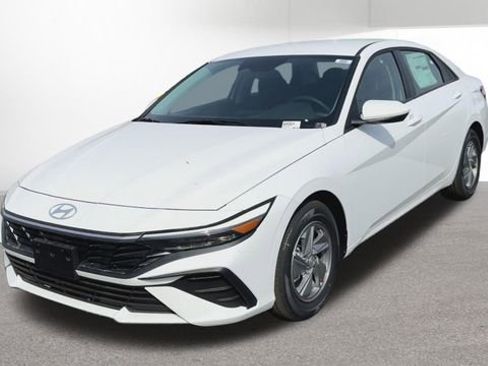 New 2026 Hyundai Elantra SE w/ Cargo Package FWD image 4