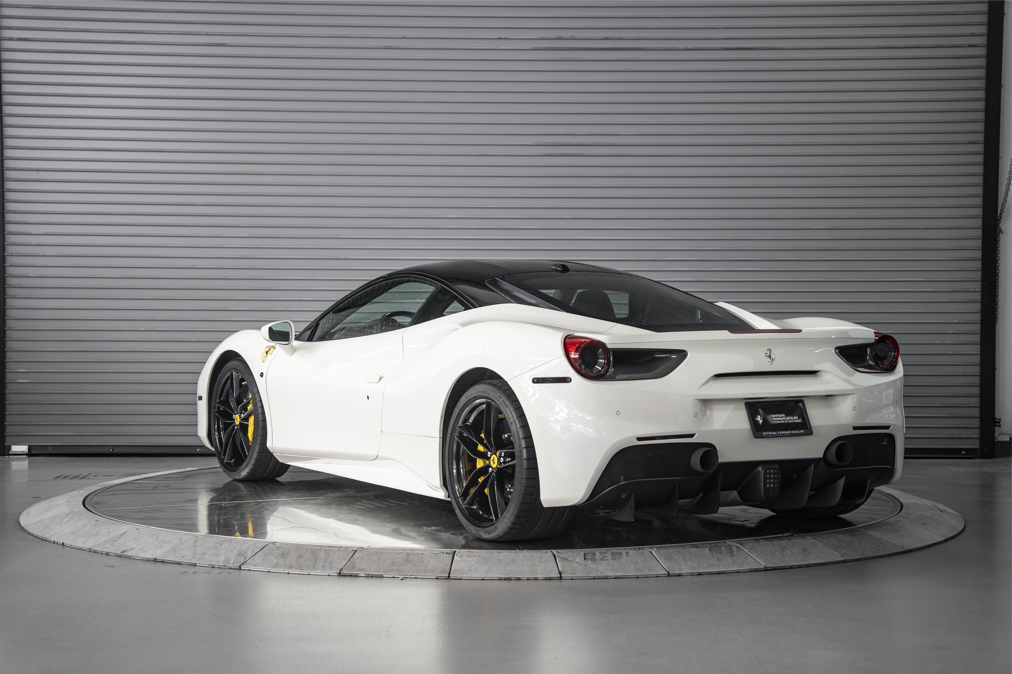 Used 2018 Ferrari 488 GTB RWD image 3