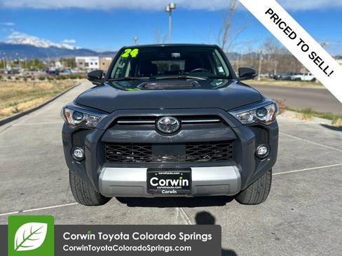 Used 2024 Toyota 4Runner TRD Off-Road Premium AWD/4WD image 2