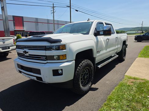 Used 2019 Chevrolet Silverado 2500 LTZ w/ Duramax Plus Package AWD/4WD image 7
